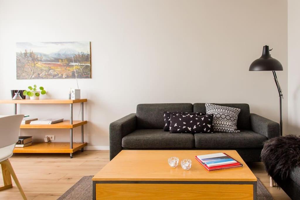 City Center Base In A Prime Location In Reykjavik Bagian luar foto